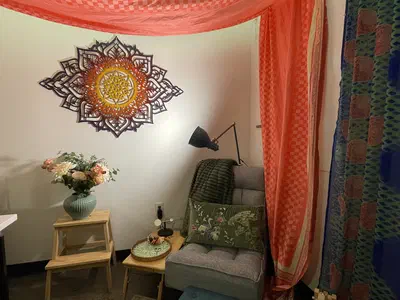 This is not my parlor, this is my tiny office that I rent in a coworking space. Every office should have a cozy place to rest.